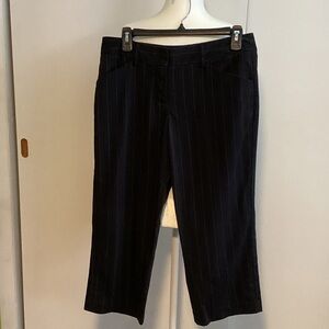 Daisy Fuentes Black Pinstripe Trousers Capris